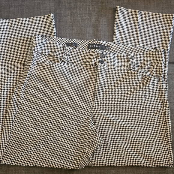 Torrid Black and White Trousers Boot Cut - Size 24R - Picture 1 of 5